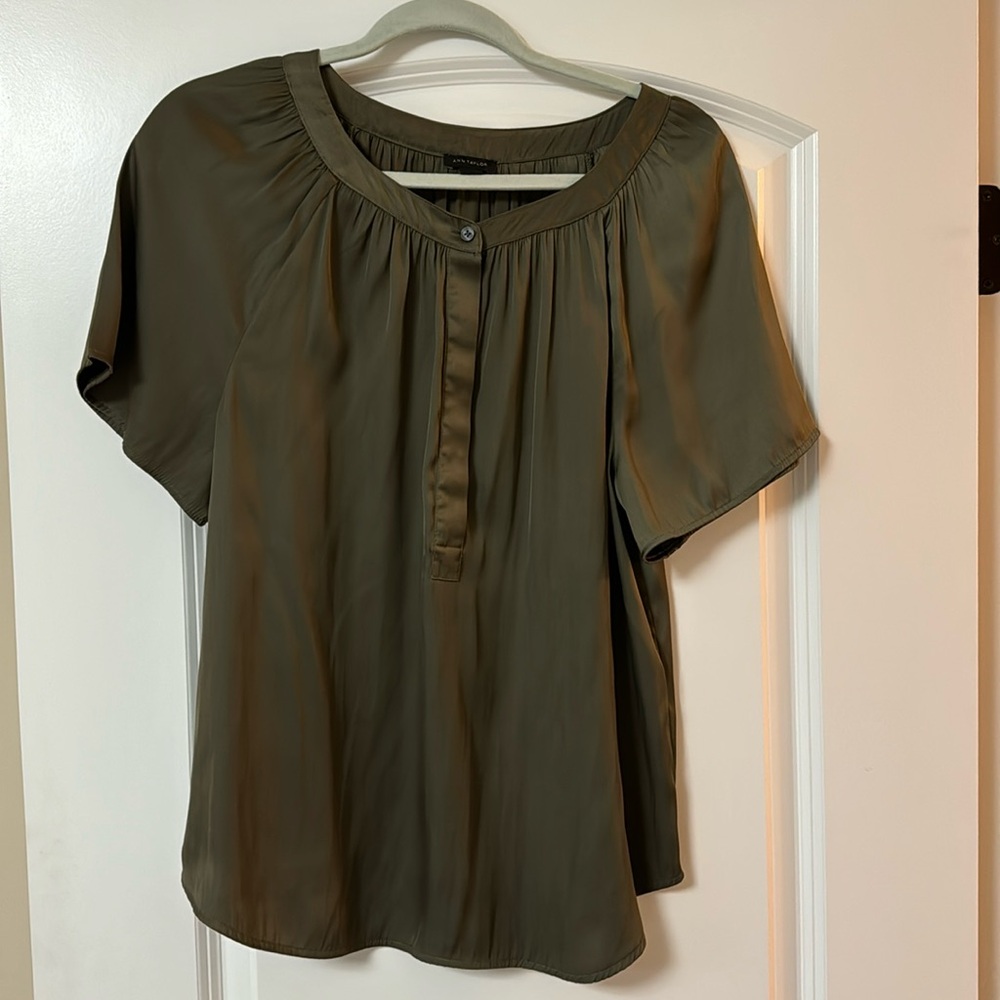 Ann Taylor size M blouse